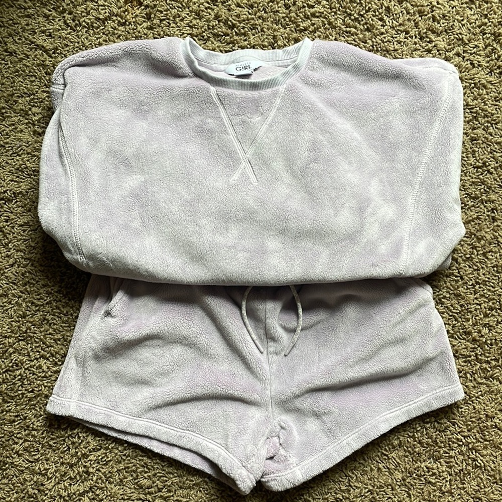 Cozy ATHLETA GIRL sweatshirt and short set, lavender